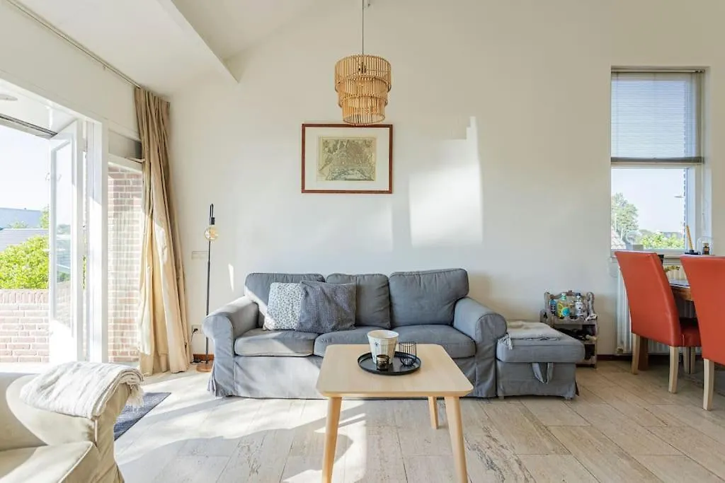 Holiday home Vrijstaand Huis Met Tuin Aan Vaarwater, Vlakbij Amsterdam Aalsmeer